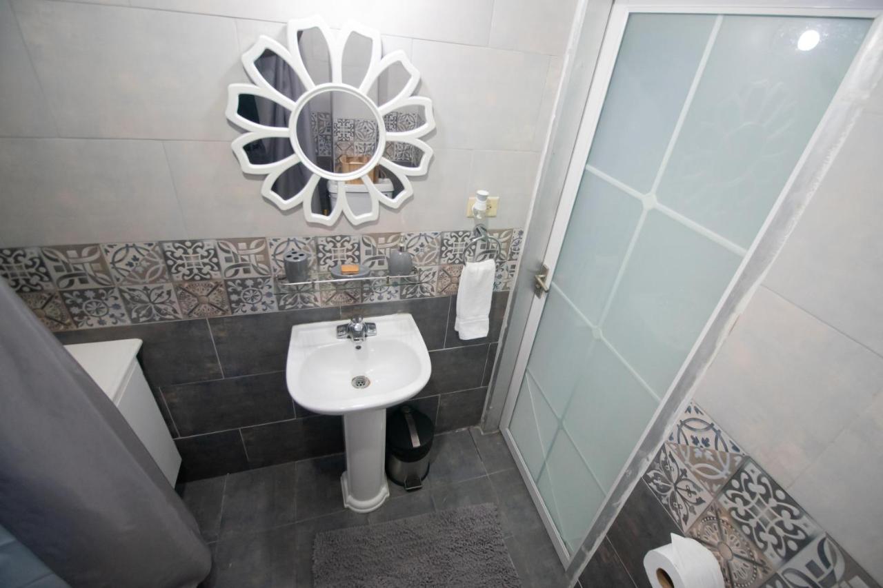 Stacys Place #3 Studio Apartment Port of Spain Eksteriør bilde
